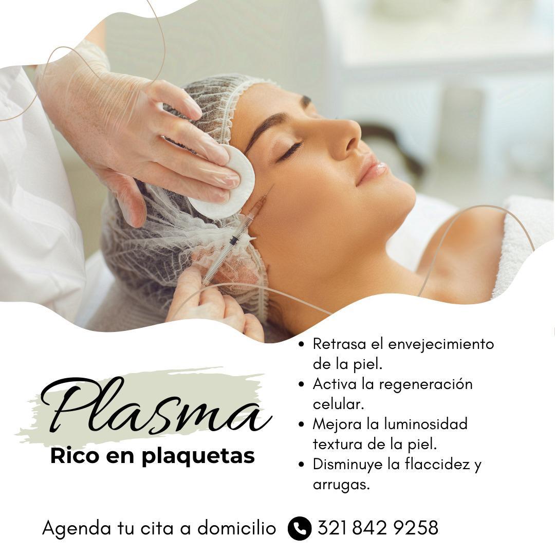 Especialista Vitaly aplicando tratamiento de Plasma Rico en Plaquetas para rejuvenecimiento facial en Cali. Retrasa el envejecimiento, activa regeneración celular y mejora la luminosidad de la piel.